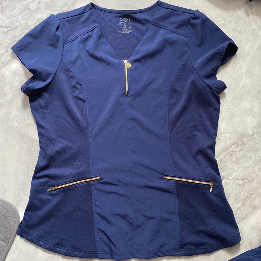 Scrub set